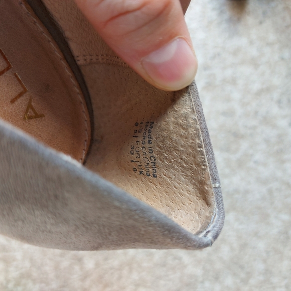 Aldo Heels in Size 8.5 - Picture 2 of 4